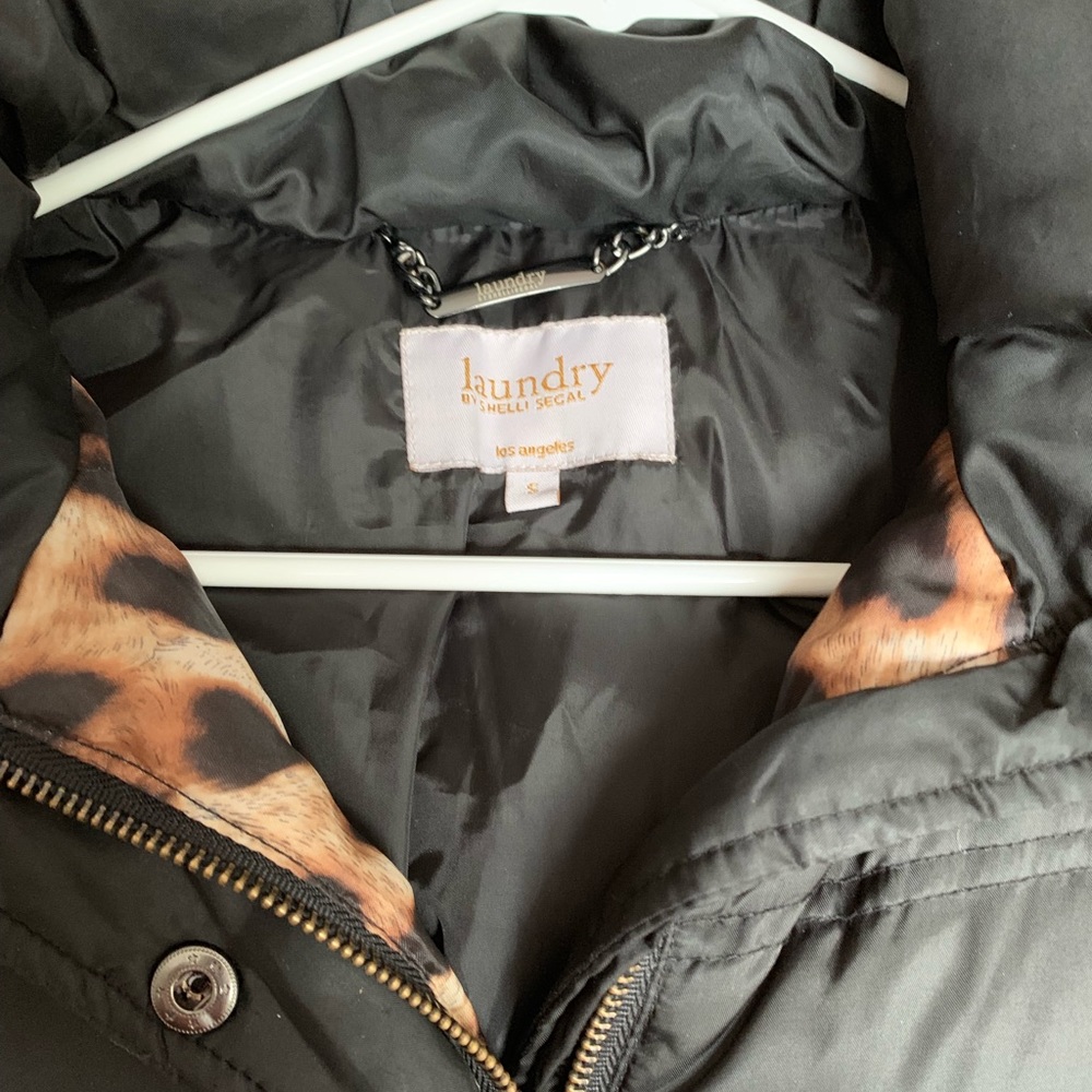 Black LAUNDRY jacket.